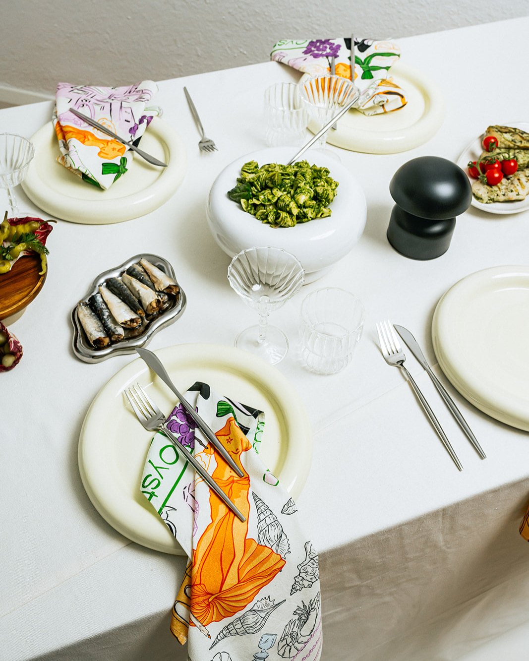 PLAIN JANE TABLECLOTH